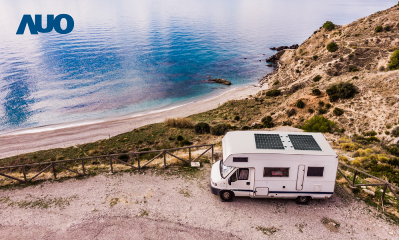 「可撓輕量化太陽光電板SunCurva」使用輕量特殊耐候型複合板取代傳統太陽能板的玻璃前板，不僅降低70%重量，每米平方僅3Kg；具有抗衝擊性能及通過電磁相容性測試，可應用於交通運輸工具，如露營車、遊艇等